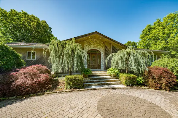 22 Penn Drive, Dix Hills, NY 11746