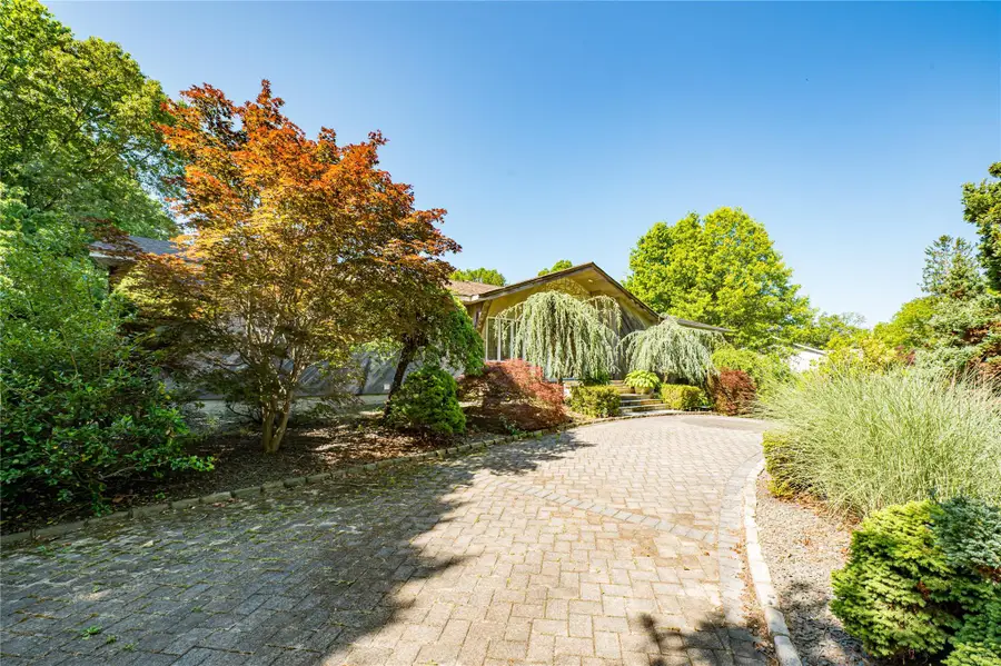 22 Penn Drive, Dix Hills, NY 11746 - Image #3