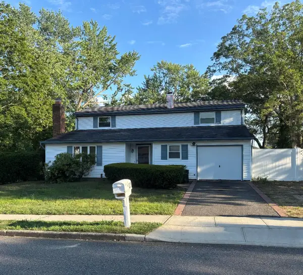 12 Executive Road, Selden, NY 11784