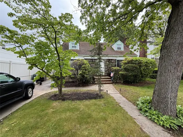 15 Astor Place, Valley Stream, NY 11581