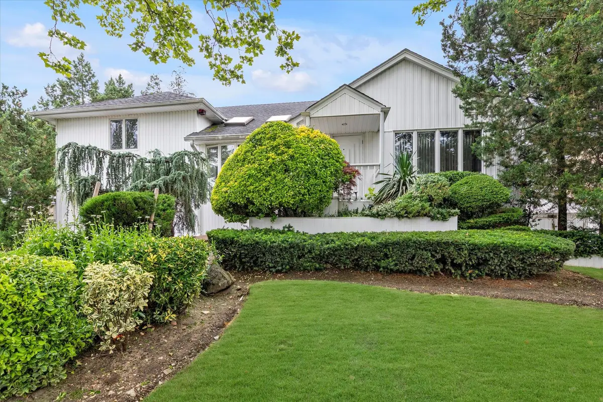 895 Cherry Lane, North Woodmere, NY 11581 - Image #1