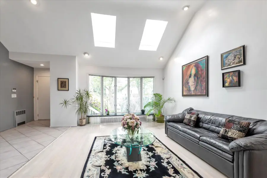 895 Cherry Lane, North Woodmere, NY 11581 - Image #2