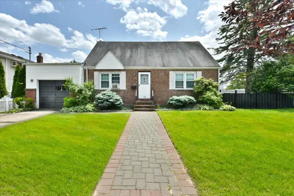 136 Euclid Avenue, Massapequa, NY 11758