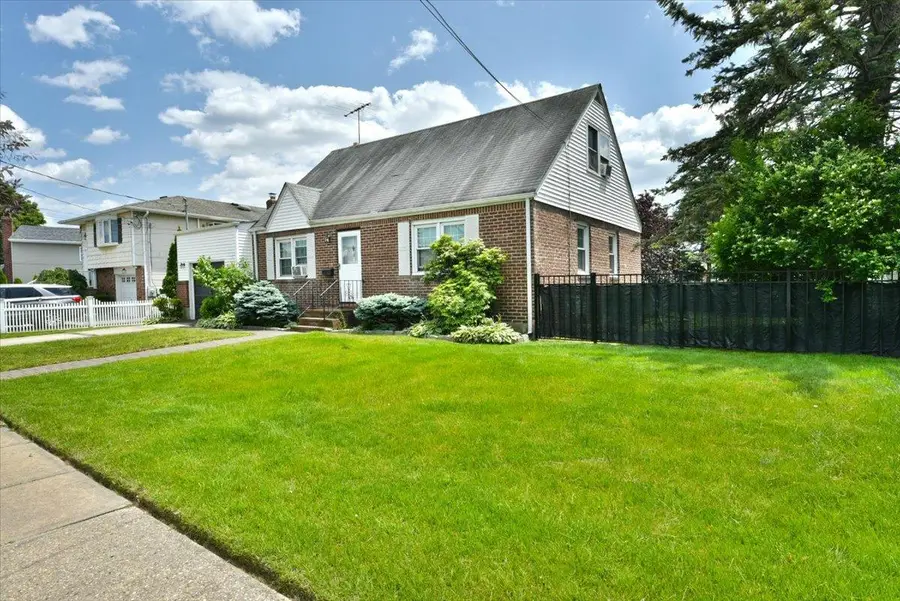 136 Euclid Avenue, Massapequa, NY 11758 - Image #3