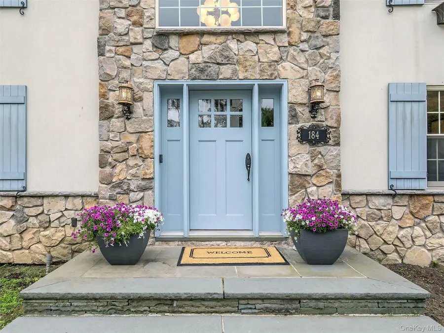 184 Circle Drive, Manhasset, NY 11030 - Image #2