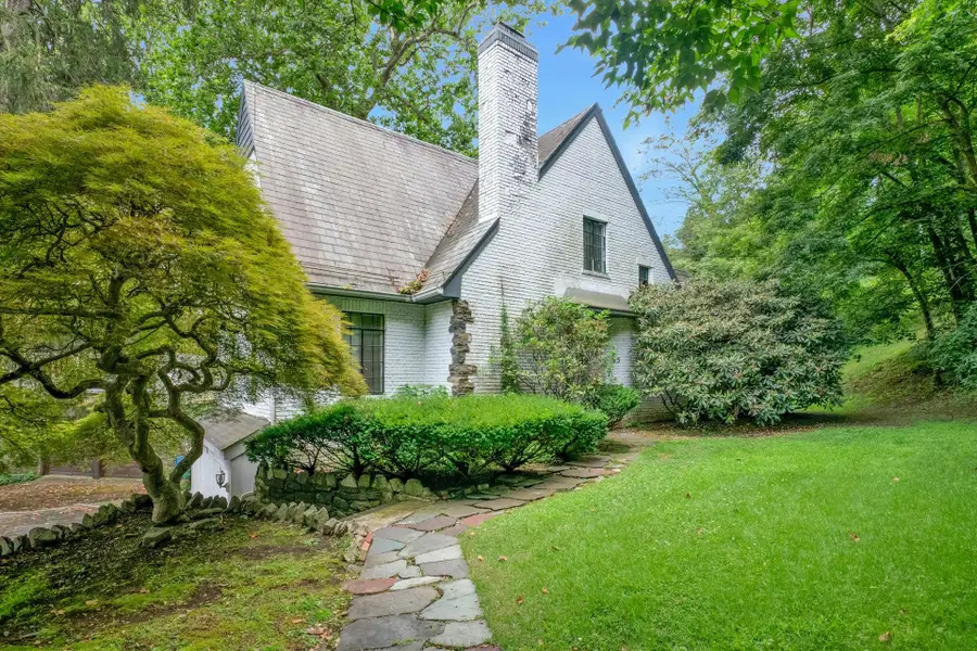 25 Alta Vista Drive, Yonkers, NY 10710 - Image #2