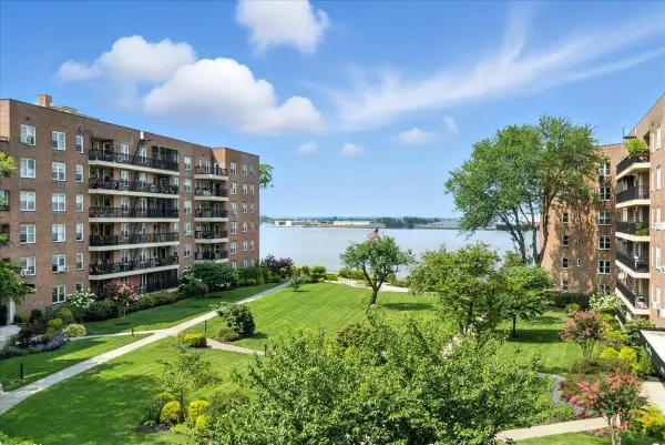 162-41 Powells Cove Boulevard #4D, Beechhurst, NY 11357