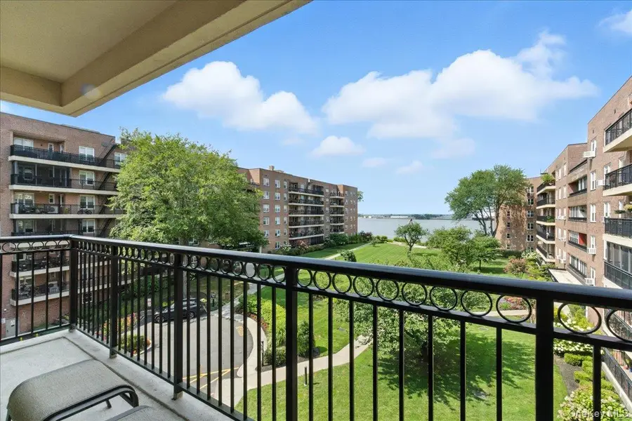 162-41 Powells Cove Boulevard #4D, Beechhurst, NY 11357 - Image #2