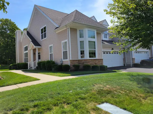 4 Toni Court, Center Moriches, NY 11934