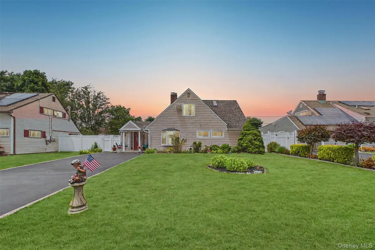 9 Pewter Lane, Hicksville, NY 11801 - #1