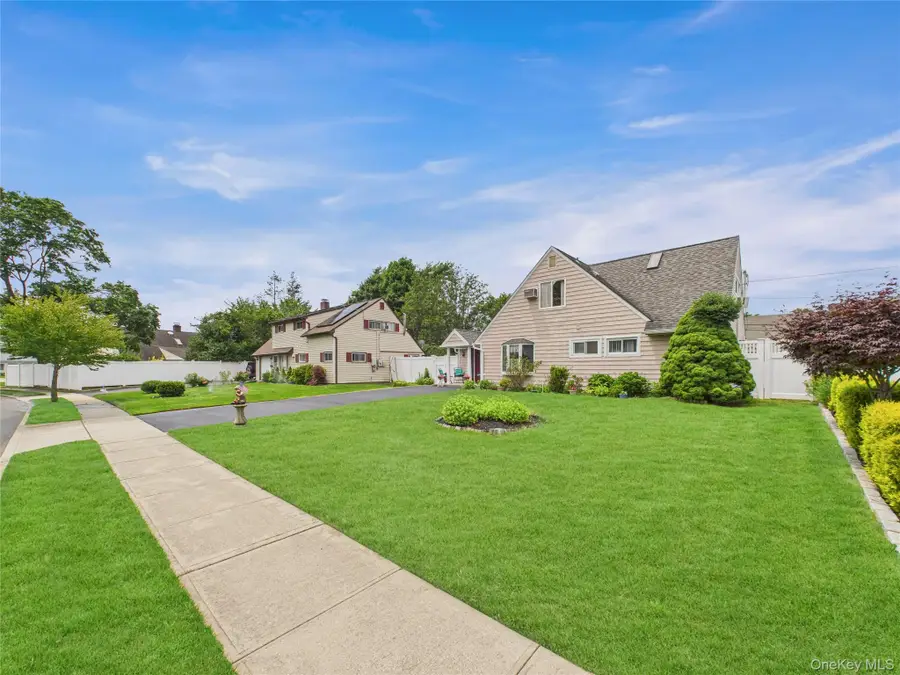 9 Pewter Lane, Hicksville, NY 11801 - #2