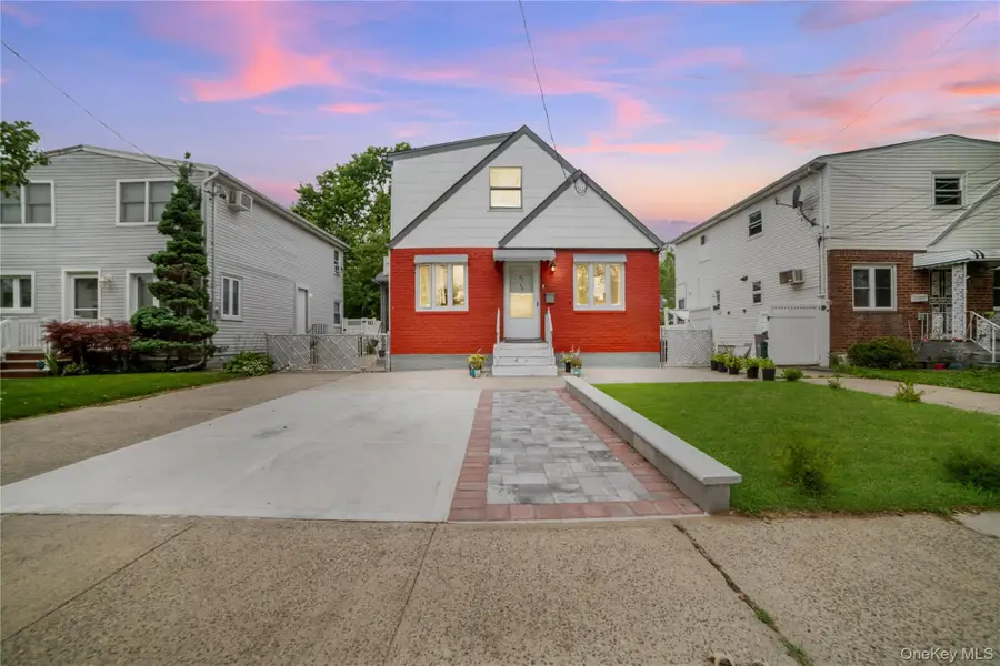 81-56 264th Street, Glen Oaks, NY 11004 - Image #2