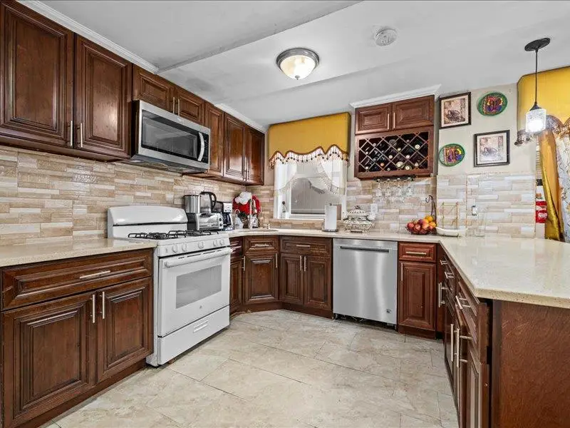 31 E 43rd Street, Brooklyn, NY 11203 - Image #3