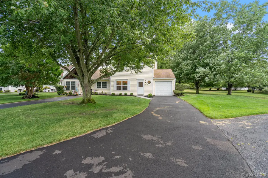 6 Doe Path, Coram, NY 11727 - Image #2