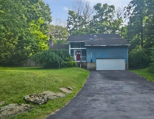 6 White Oaks Road, Hyde Park, NY 12538