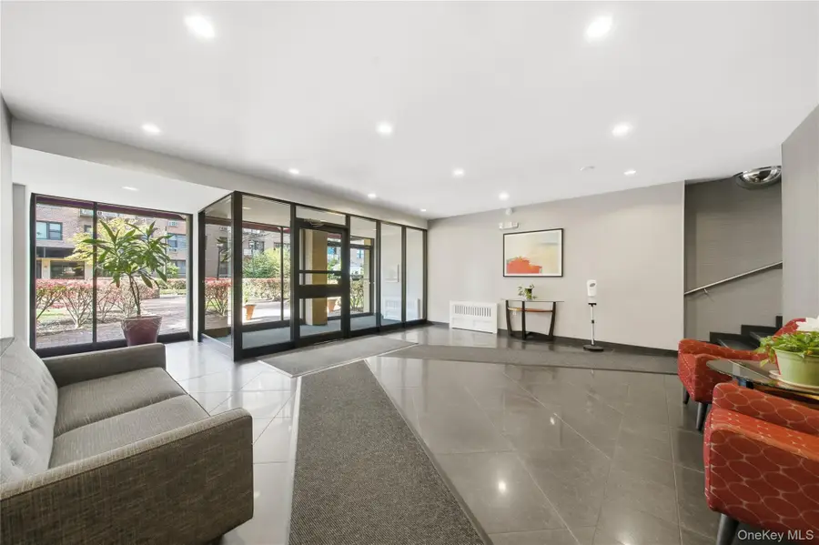 6 Birchwood Court #3H, Mineola, NY 11501 - Image #3