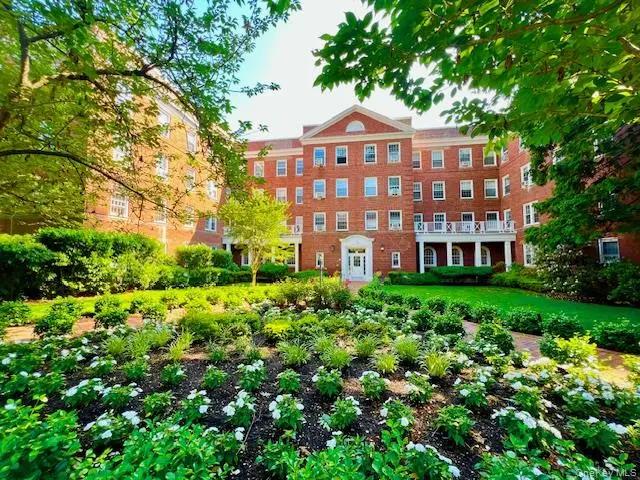 90 Knightsbridge Road #H 1, Great Neck, NY 11021 - Image #2