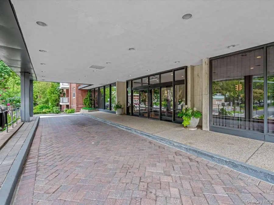 1 Kensington #107, Great Neck, NY 11021 - Image #2