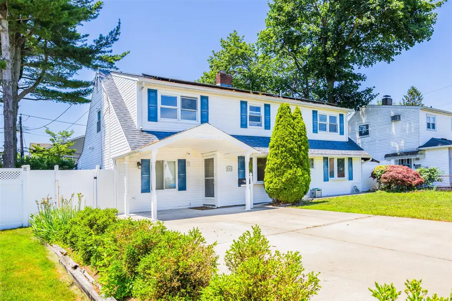 4 Wagon Lane, Levittown, NY 11756 - Image #2