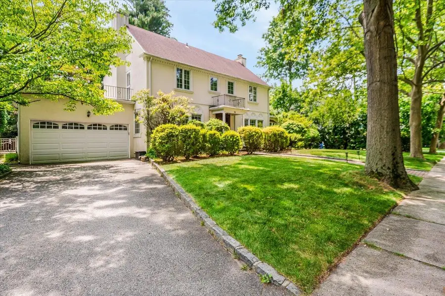 34 Arleigh Road, Great Neck, NY 11021 - Image #2