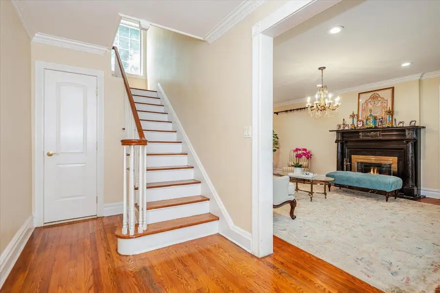 34 Arleigh Road, Great Neck, NY 11021 - Image #3