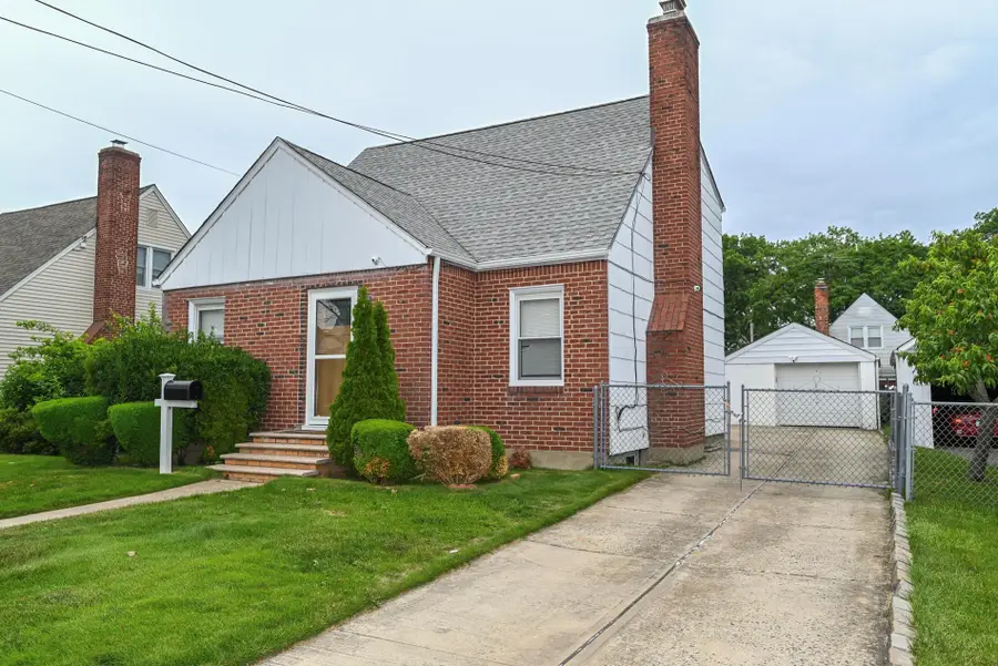 85-23 264th Street, Floral Park, NY 11001 - Image #2