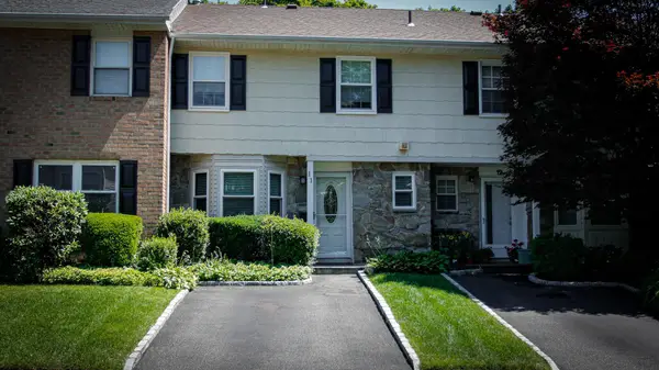 11 Manors Drive, Jericho, NY 11753