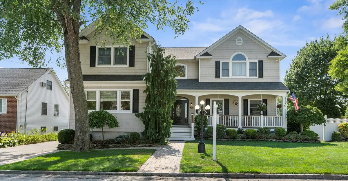 565 S 8th Street, Lindenhurst, NY 11757 - Image #1