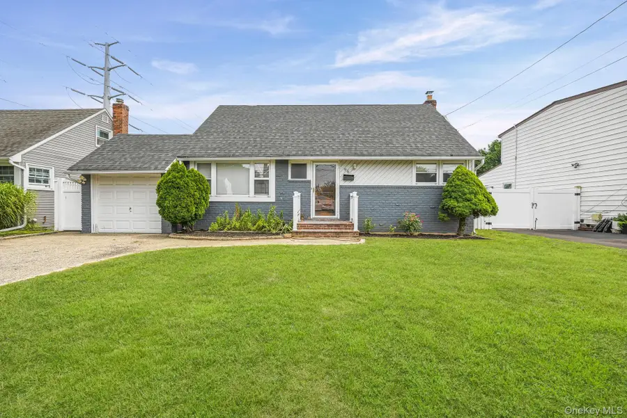 96 S Windhorst Avenue, Bethpage, NY 11714 - Image #2