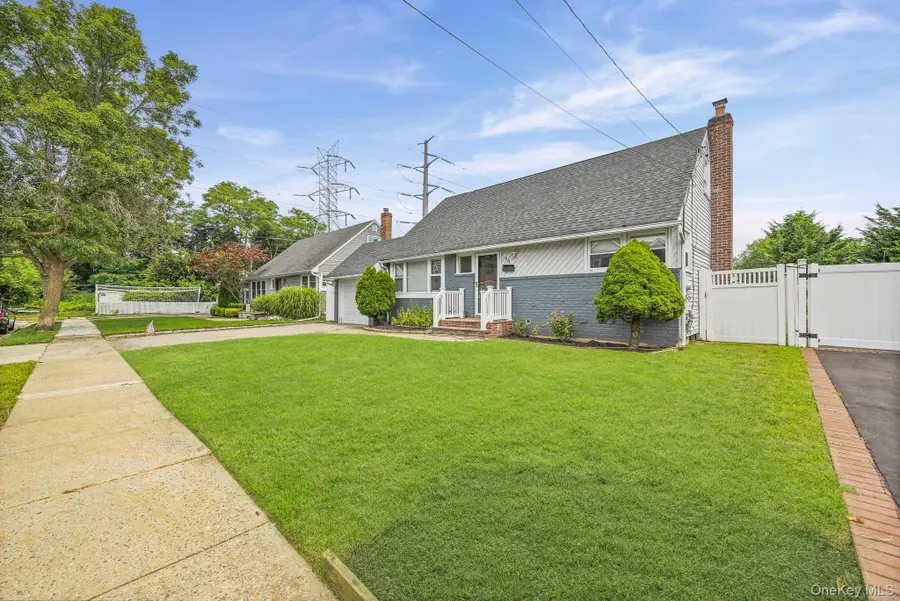 96 S Windhorst Avenue, Bethpage, NY 11714 - Image #3