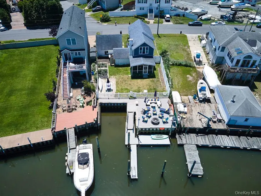 3609 Somerset Drive, Seaford, NY 11783 - Image #2