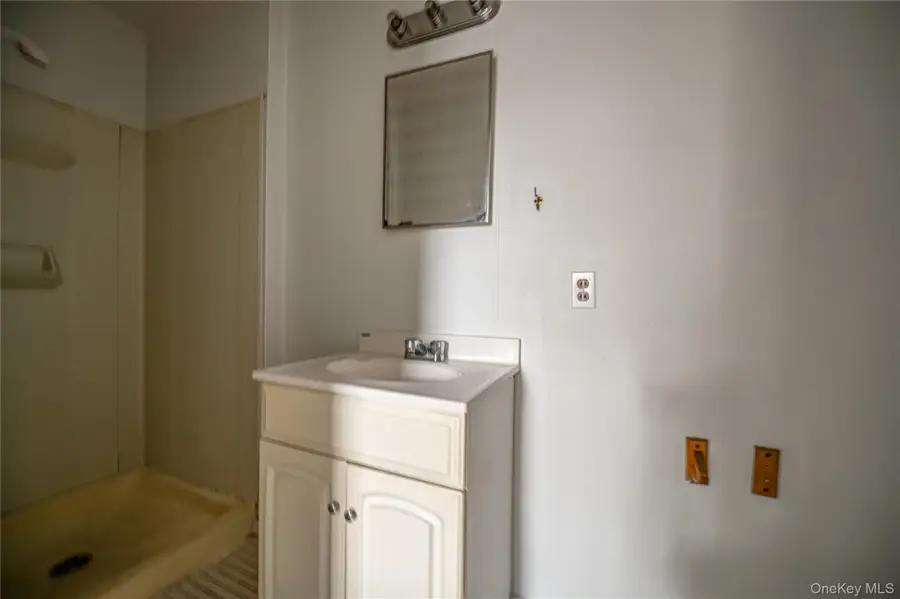 284 4th Avenue, Bay Shore, NY 11706 - Image #3