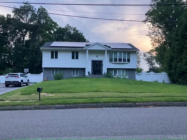 11 Dale Lane, Hauppauge, NY 11788