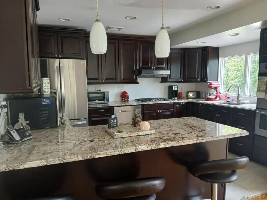 11 Dale Lane, Hauppauge, NY 11788 - Image #3