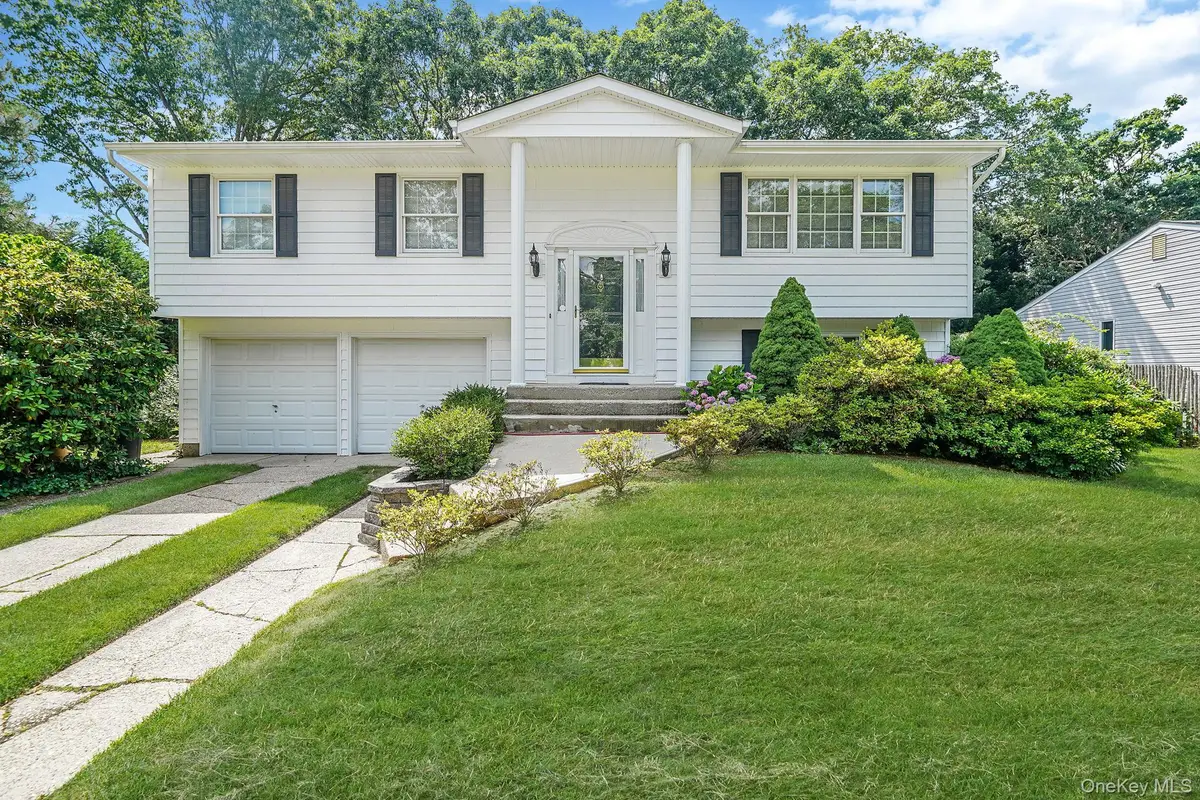 708 Bohemia Parkway, Sayville, NY 11782 - Image #1