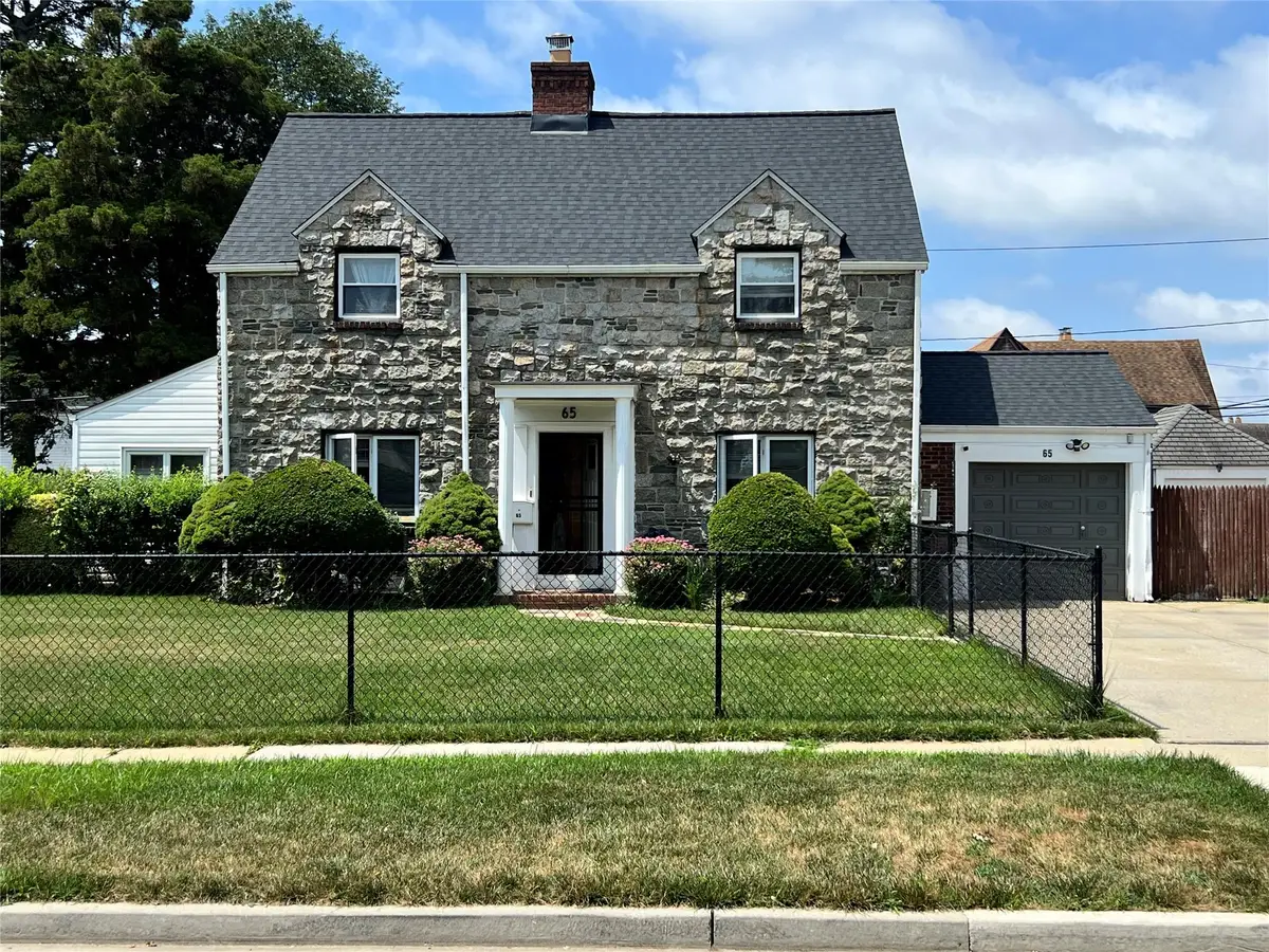 65 Surrey Lane, Hempstead, NY 11550 - #1