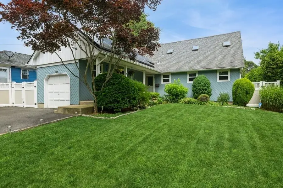 108 Lake Drive, Copiague, NY 11726 - Image #1