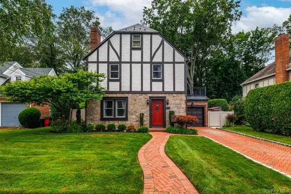 81 Gerard Avenue W, Malverne, NY 11565