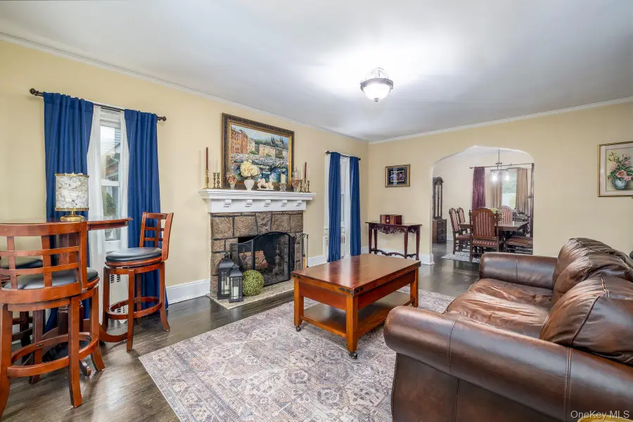 81 Gerard Avenue W, Malverne, NY 11565 - Image #2