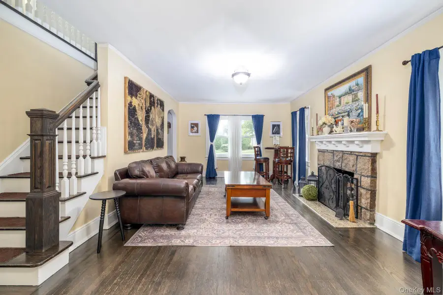 81 Gerard Avenue W, Malverne, NY 11565 - Image #3