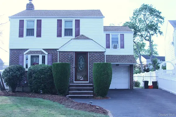 24 Garnet Place, Elmont, NY 11003