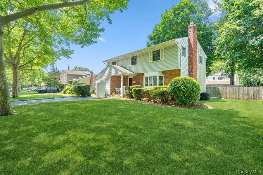 29 Munson Court, Melville, NY 11747 - Image #2