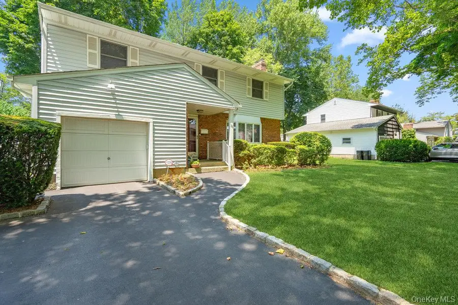 29 Munson Court, Melville, NY 11747 - Image #3