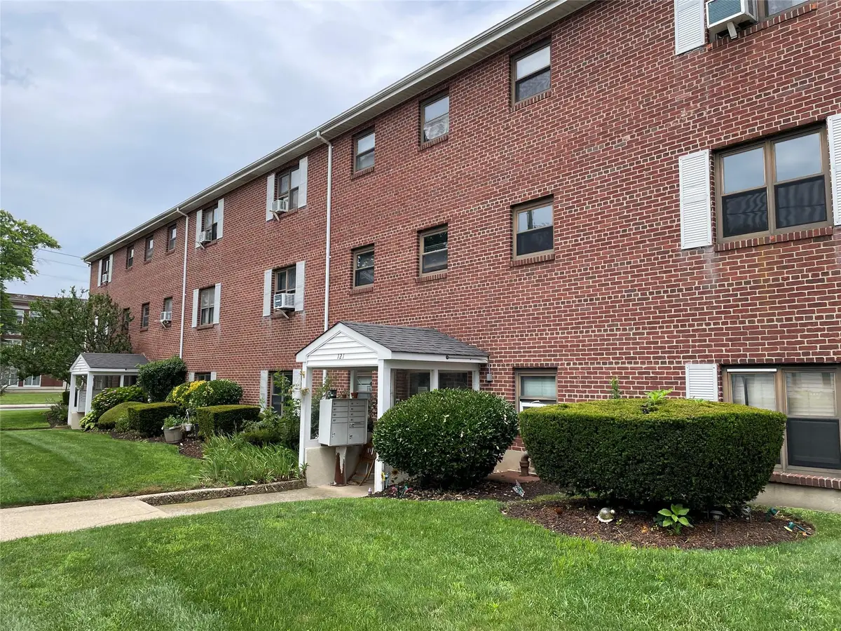 121 Park Avenue #C4, Amityville, NY 11701 - Image #1