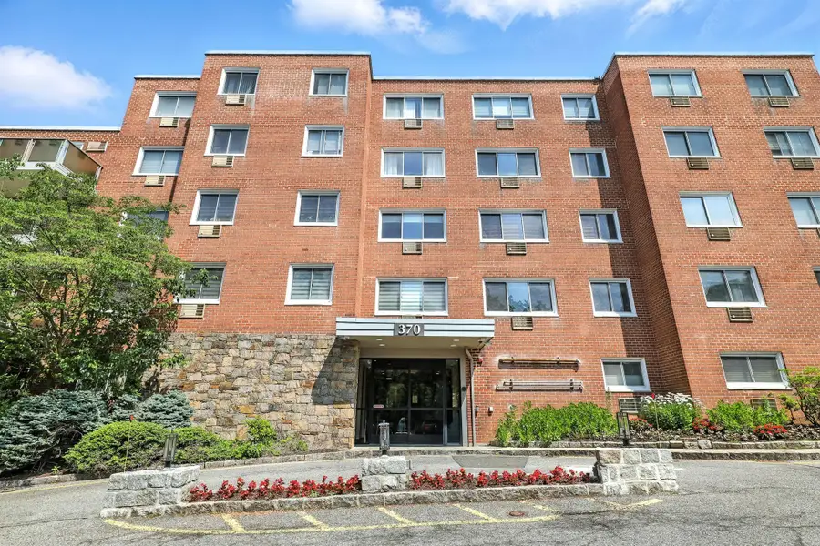 370 Central Park Avenue #3D, Scarsdale, NY 10583 - Image #2