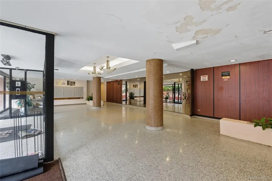 66-01 Burns #3V, Rego Park, NY 11374 - Image #3