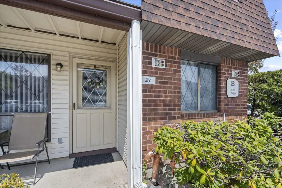 21 W Cambridge Drive Se #21, Copiague, NY 11726 - Image #3