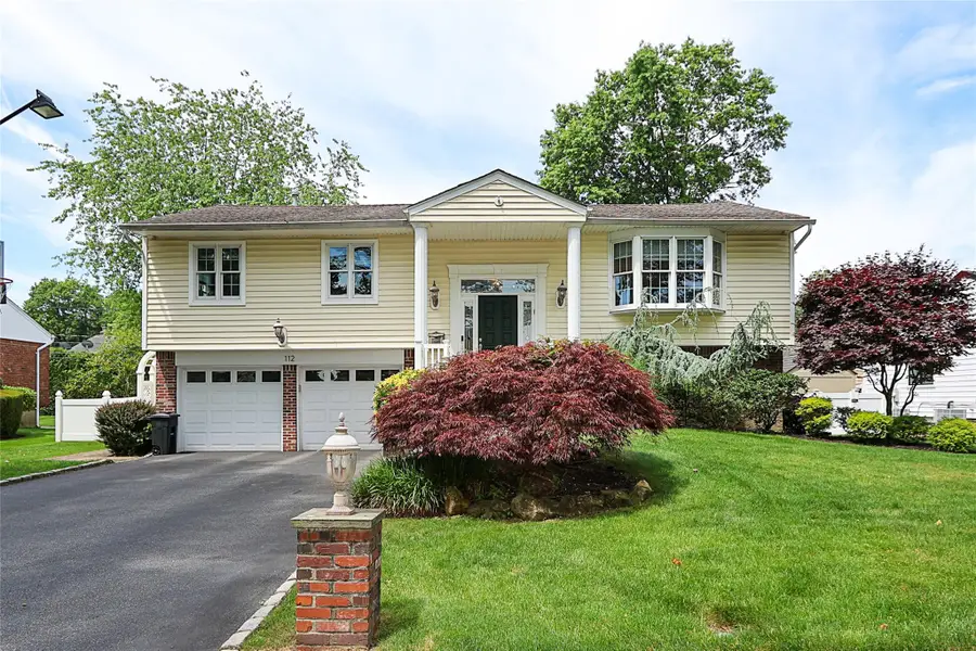 112 Ursula Drive, Roslyn, NY 11576 - Image #2