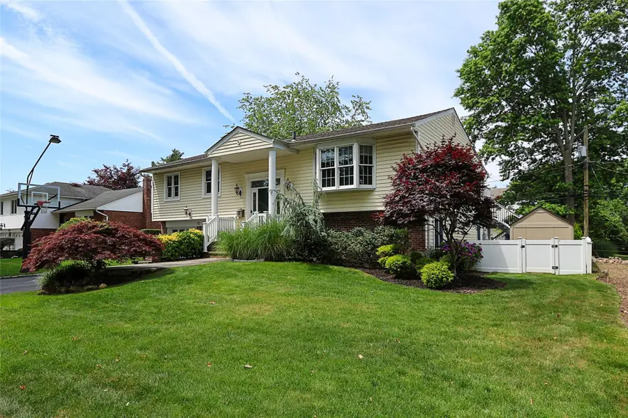 112 Ursula Drive, Roslyn, NY 11576 - Image #3