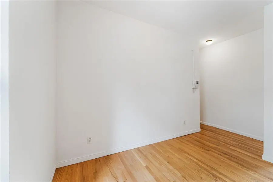 2137 33rd Street #3D, Astoria, NY 11105 - Image #2
